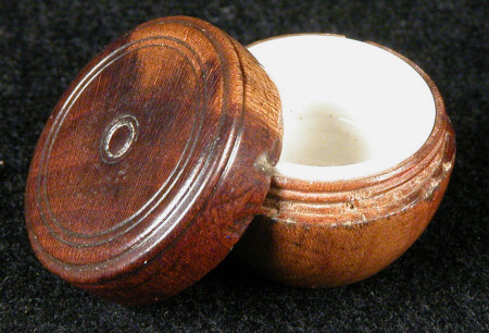 Cosmetic pot