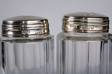 Cosmetic jar