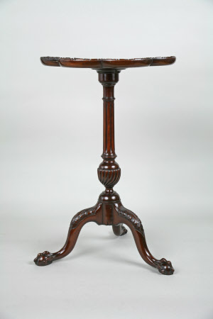 Pedestal table