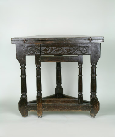 'credence'-type table