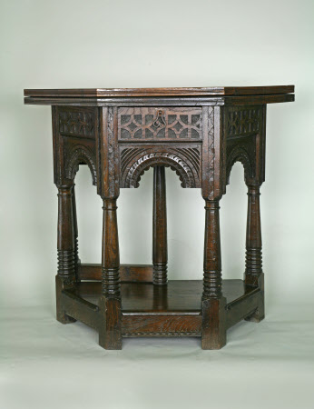 'credence'-type table