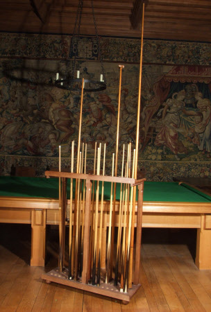 Cue stand