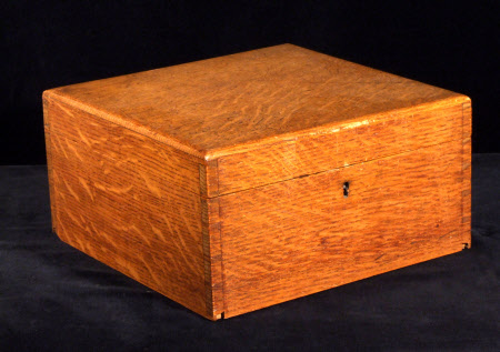 Billiard ball box