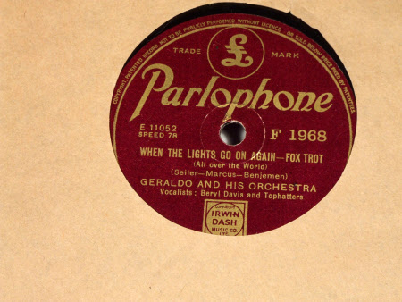 Side;1) When the lights go on again (all over the world) - fox trot Side;2) Nain nain - fox-trot