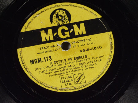 Side;1) A couple of Swells Side;2) I love a Piano\Snooky Ookums\When the Midnight Choo-Choo leaves ...