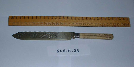 Cake knife