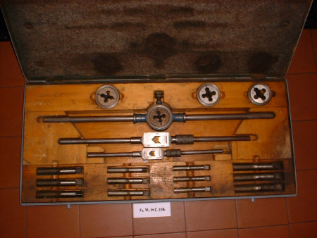 Tap and die set