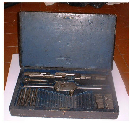Tap and die set