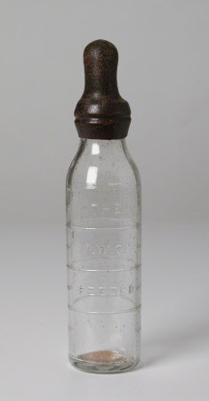 Feeding bottle