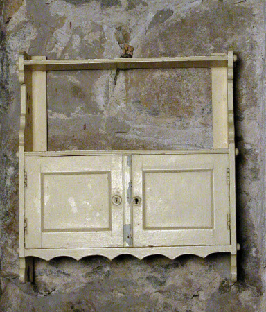 Hanging cupboard