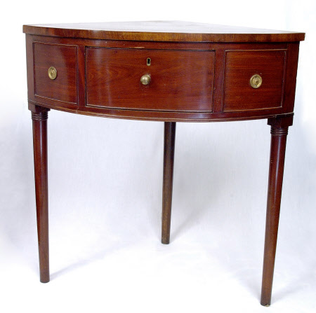 Corner table
