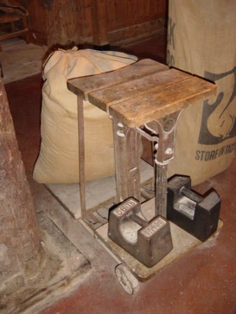 Sack scales