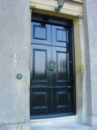 Knocker