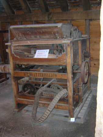 Seed cleaning machine