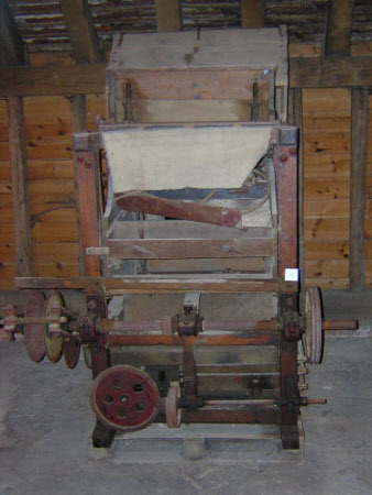 Seed cleaning machine