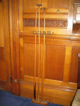 Cue stand