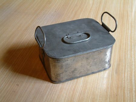 Picnic tin
