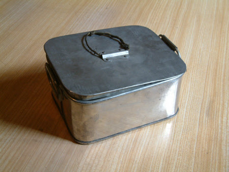 Picnic tin
