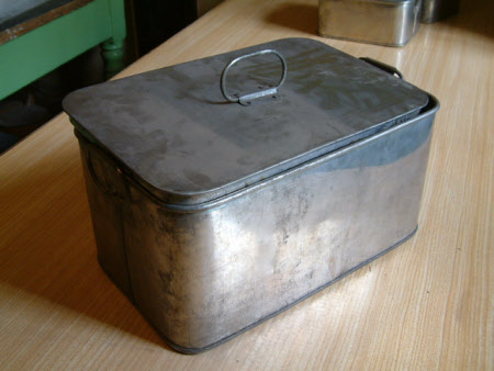 Picnic tin