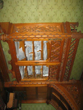 Hanging cabinet