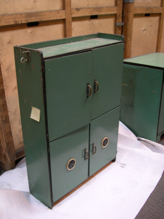 Kitchen cabinet