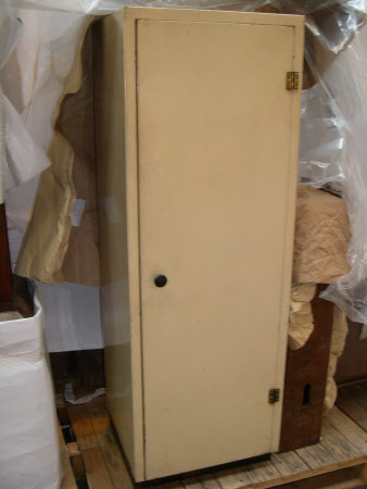 Kitchen cabinet