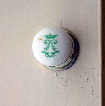 Shutter knob