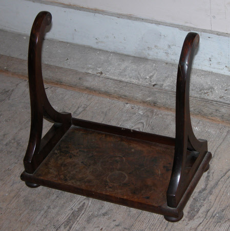 Dressing mirror stand