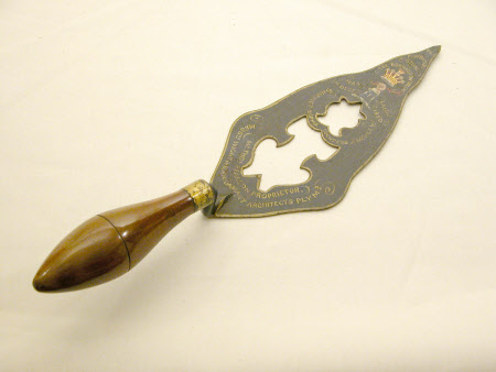 Presentation trowel