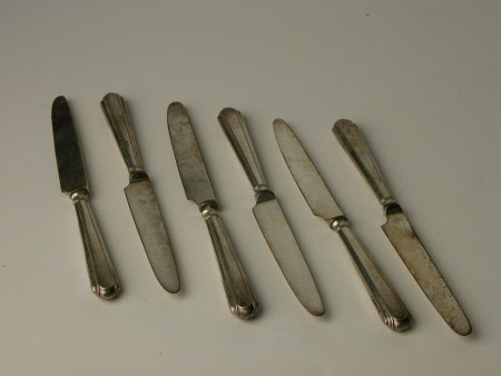 Tea knife