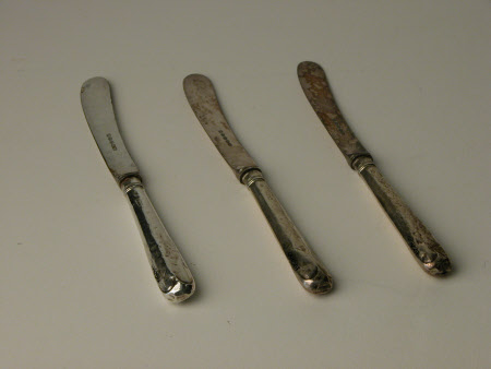 Tea knife