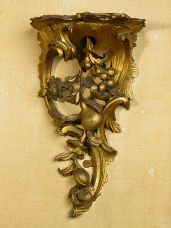 Wall bracket