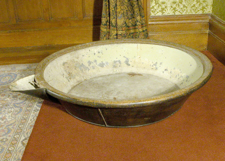 Saucer bath