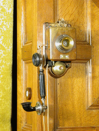 Wall telephone