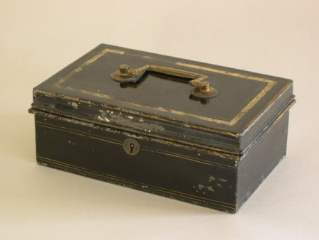 Cash box