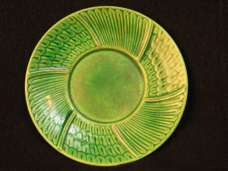 A pair of saucers.