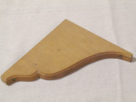 Shelf bracket