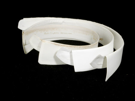 Wing collar