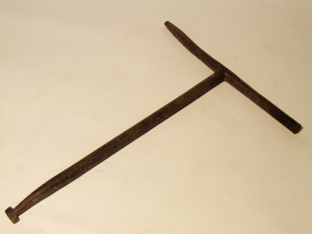 Manhole key