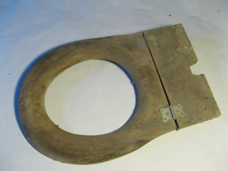 Lavatory seat