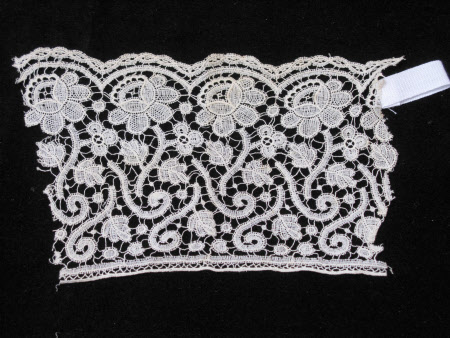 Lace fragment