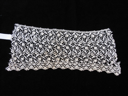 Lace fragment