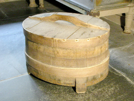 Storage box