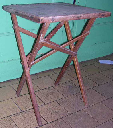 Folding table