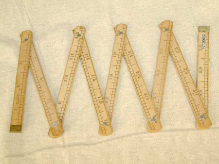 Folding ruler