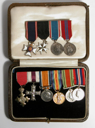 Dress medal set