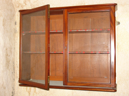 Hanging cabinet