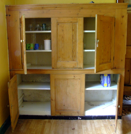Built-in cupboard