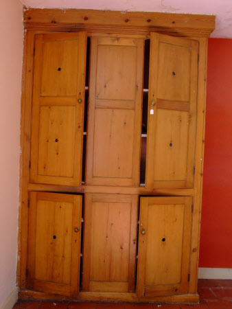 Built-in cupboard