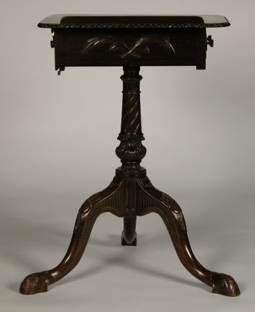 Writing table